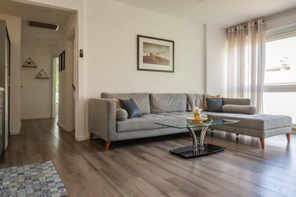 Big Apartment Next To Gordon Beach Plus Free Parking Tel Aviv Exterior photo