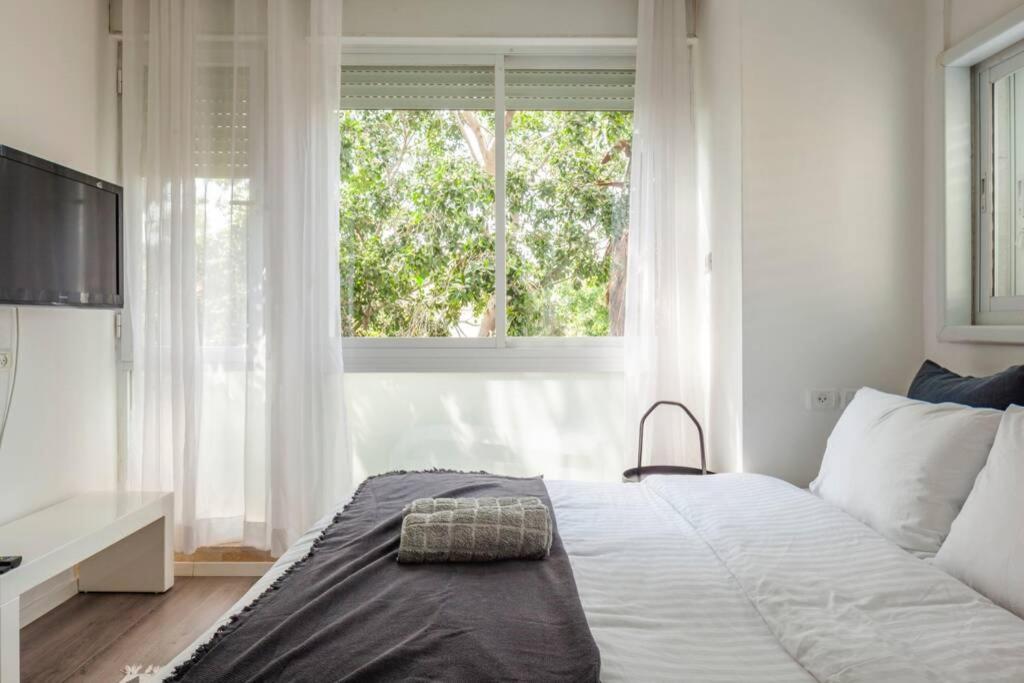 Big Apartment Next To Gordon Beach Plus Free Parking Tel Aviv Exterior photo