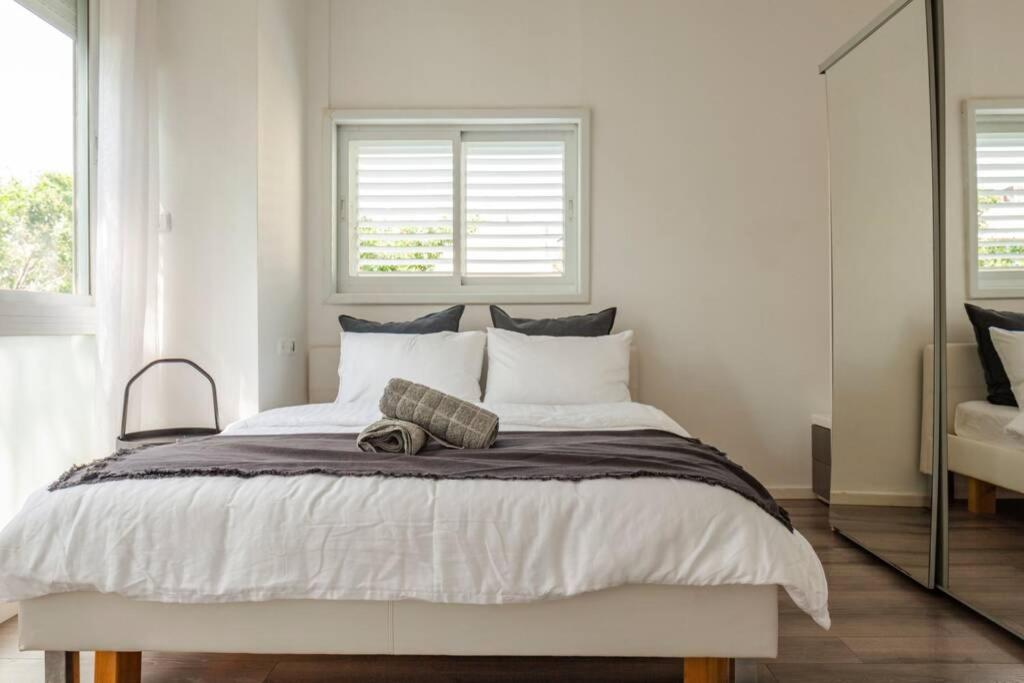 Big Apartment Next To Gordon Beach Plus Free Parking Tel Aviv Exterior photo