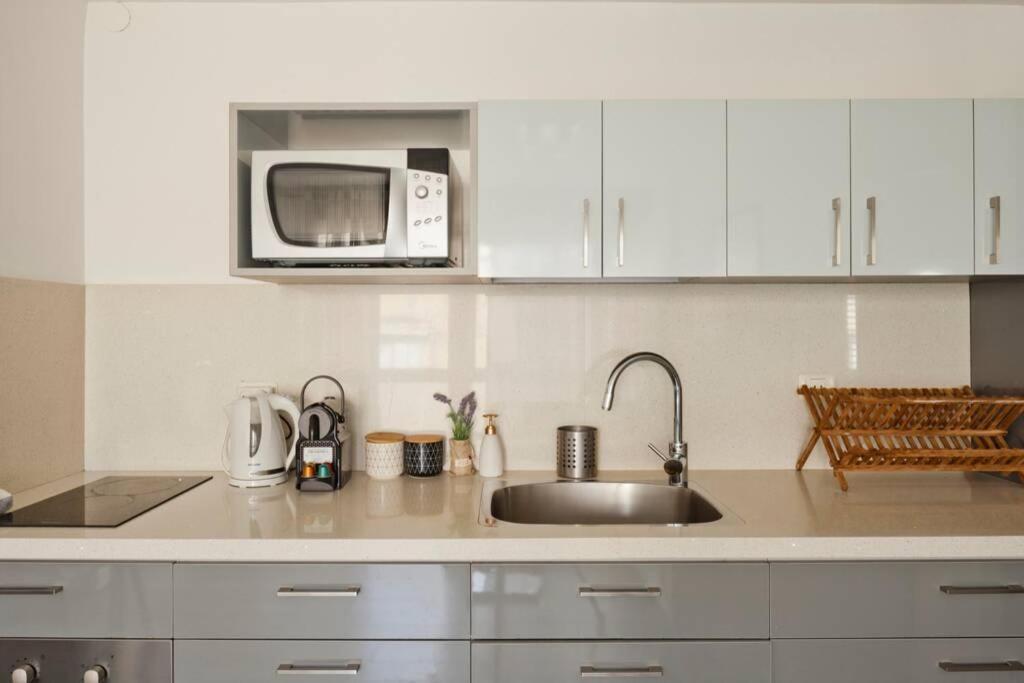 Big Apartment Next To Gordon Beach Plus Free Parking Tel Aviv Exterior photo