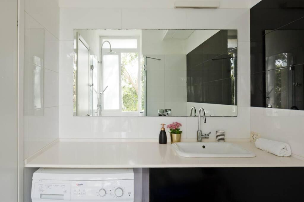 Big Apartment Next To Gordon Beach Plus Free Parking Tel Aviv Exterior photo